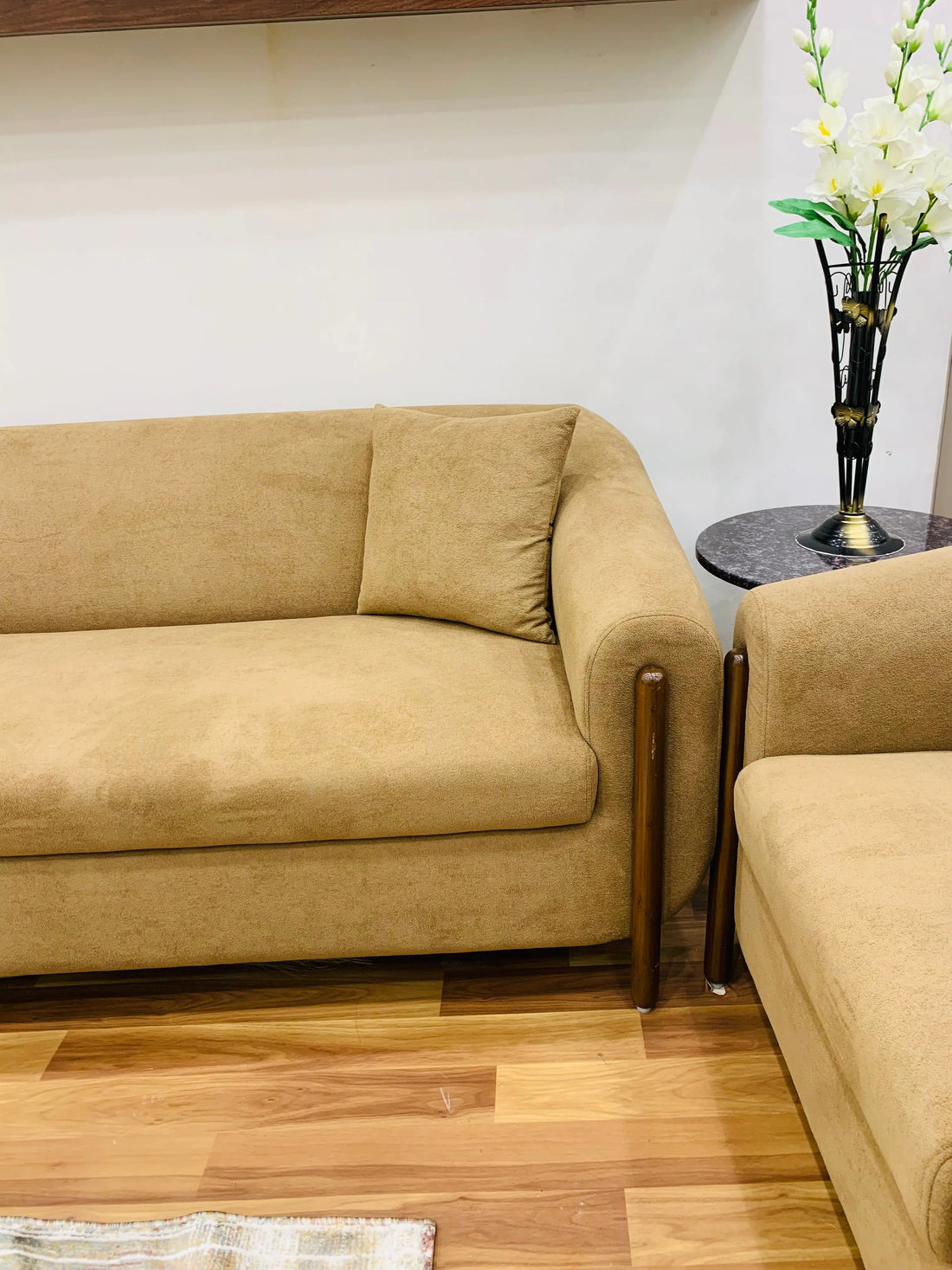 White Widow Sofa Set 3+1+1 By Lush & Lavish Furniture And Interior, Mumbai Lush & Lavish